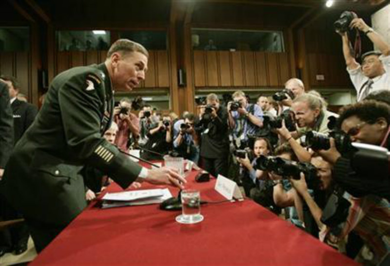 2012119(bo)(CIA)ǰL˵מ˹(David Petraeus)cԂ߲_¾S(Paula Broadwell)Ļعڮ(dng)oY(ji)˃HHm(x)14(g)µ־Lġ(z2007911AʢD) DƬԴ·͸